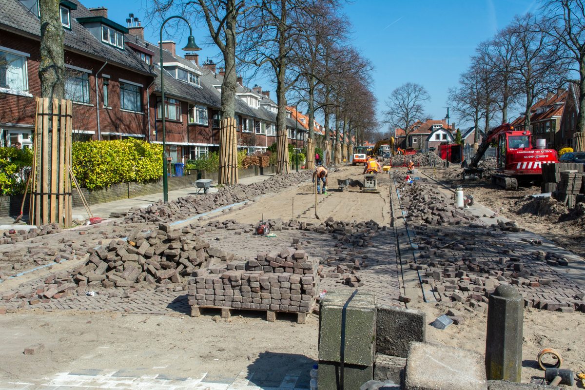 Vakmensen aan het werk in de infra